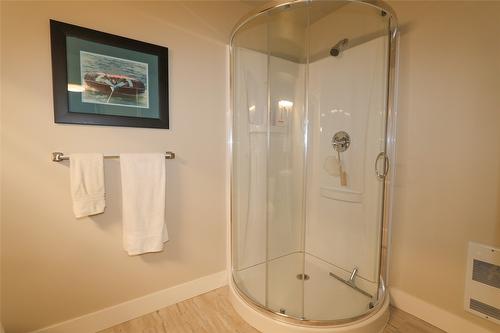 545 309Th Avenue, Kimberley, BC - Indoor Photo Showing Bathroom