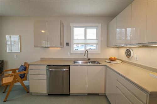 545 309Th Avenue, Kimberley, BC - Indoor Photo Showing Kitchen With Double Sink