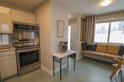 545 309Th Avenue, Kimberley, BC - Indoor Photo Showing Kitchen