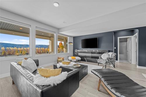 3600 Sillaro Drive, Kamloops, BC - Indoor Photo Showing Living Room