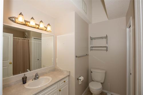 4791 Uplands Drive, Kamloops, BC - Indoor Photo Showing Bathroom