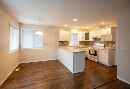 4791 Uplands Drive, Kamloops, BC - Indoor Photo Showing Kitchen