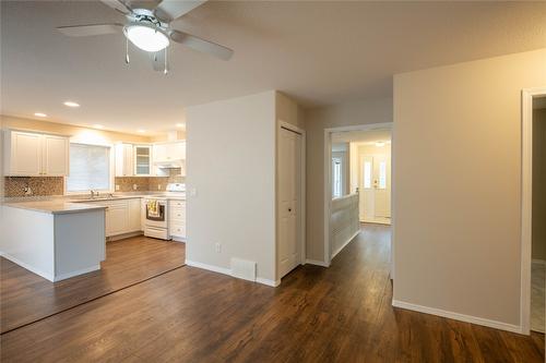 4791 Uplands Drive, Kamloops, BC - Indoor Photo Showing Kitchen