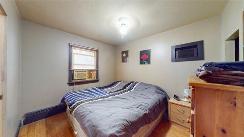 33 Little Van Horne Street, Cranbrook, BC - Indoor Photo Showing Bedroom