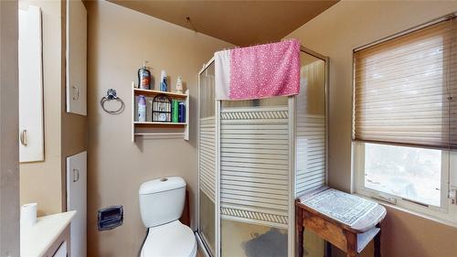 33 Little Van Horne Street, Cranbrook, BC - Indoor Photo Showing Bathroom