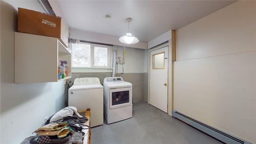 33 Little Van Horne Street, Cranbrook, BC - Indoor Photo Showing Laundry Room