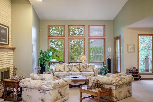 3023 Westside Road, Moyie, BC - Indoor Photo Showing Living Room With Fireplace