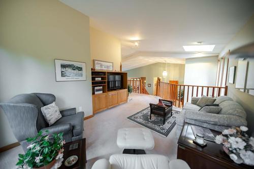 3023 Westside Road, Moyie, BC - Indoor Photo Showing Living Room