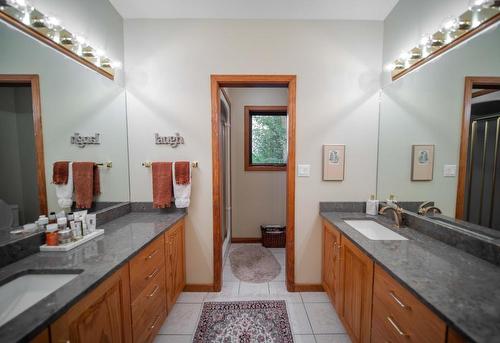 3023 Westside Road, Moyie, BC - Indoor Photo Showing Bathroom