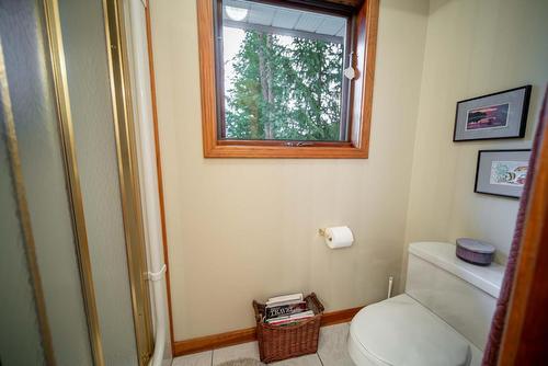 3023 Westside Road, Moyie, BC - Indoor Photo Showing Bathroom