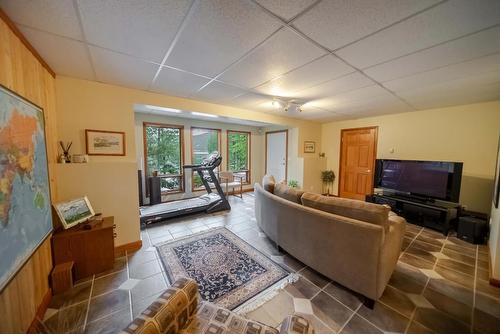 3023 Westside Road, Moyie, BC - Indoor