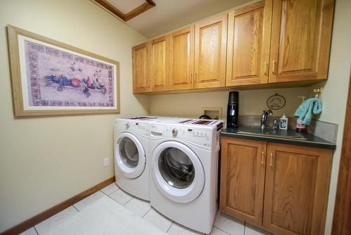 3023 Westside Road, Moyie, BC - Indoor Photo Showing Laundry Room