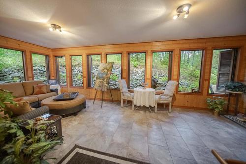 3023 Westside Road, Moyie, BC - Indoor Photo Showing Other Room