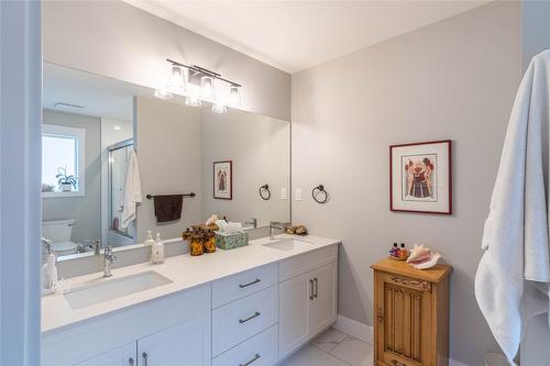 6519 Savona Access Road, Kamloops, BC - Indoor Photo Showing Bathroom