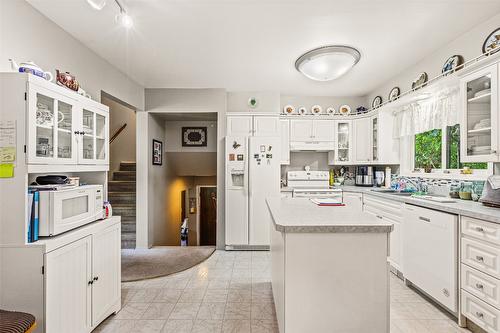 1405 Alder Street, Creston, BC - Indoor Photo Showing Kitchen