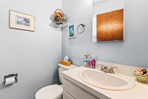 1405 Alder Street, Creston, BC - Indoor Photo Showing Bathroom