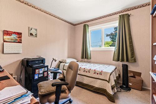 1405 Alder Street, Creston, BC - Indoor Photo Showing Bedroom