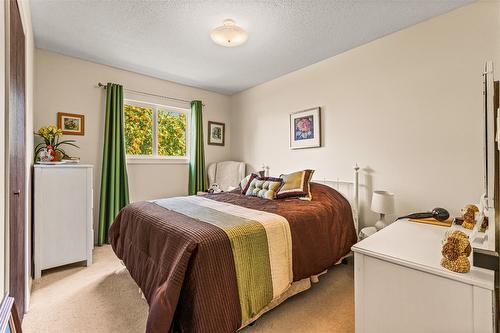 1405 Alder Street, Creston, BC - Indoor Photo Showing Bedroom