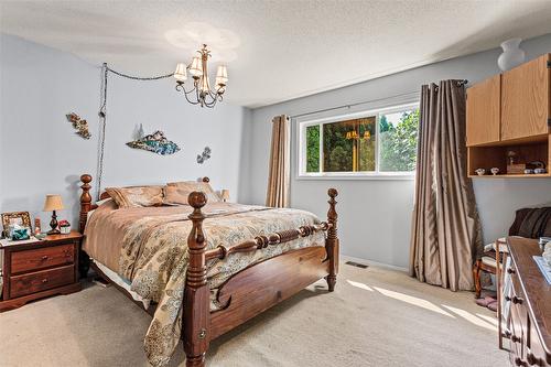 1405 Alder Street, Creston, BC - Indoor Photo Showing Bedroom