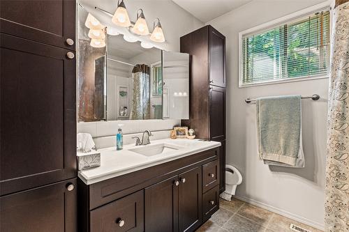 1405 Alder Street, Creston, BC - Indoor Photo Showing Bathroom