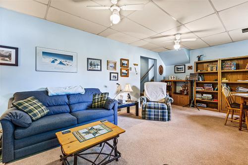 1405 Alder Street, Creston, BC - Indoor Photo Showing Living Room