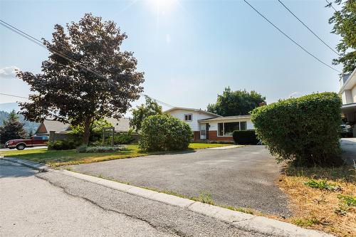 1405 Alder Street, Creston, BC - Outdoor