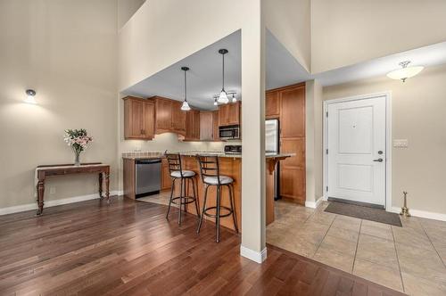 307-1390 Hillside Drive, Kamloops, BC - Indoor Photo Showing Kitchen