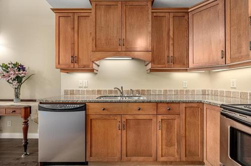 307-1390 Hillside Drive, Kamloops, BC - Indoor Photo Showing Kitchen With Double Sink