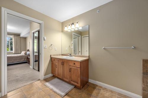 307-1390 Hillside Drive, Kamloops, BC - Indoor Photo Showing Bathroom