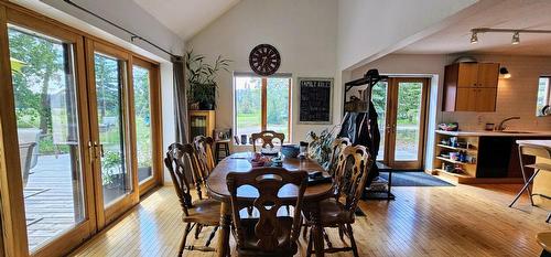 3560 Island Pond Road, Skookumchuck, BC - Indoor Photo Showing Dining Room