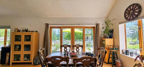 3560 Island Pond Road, Skookumchuck, BC - Indoor Photo Showing Dining Room