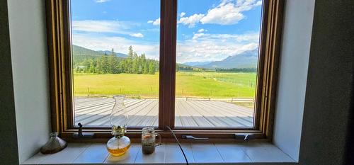 3560 Island Pond Road, Skookumchuck, BC - Indoor Photo Showing Other Room