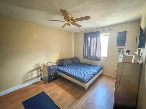 1666 Douglas Street, Merritt, BC - Indoor Photo Showing Bedroom