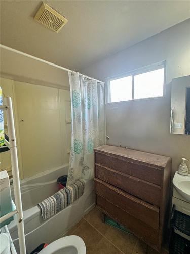 1666 Douglas Street, Merritt, BC - Indoor Photo Showing Bathroom