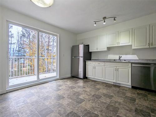 707-200 Black Forest Trail, Invermere, BC - Indoor Photo Showing Kitchen