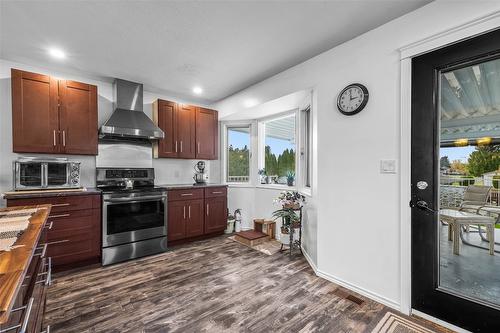 220 Lakeshore Drive, Chase, BC - Indoor Photo Showing Kitchen