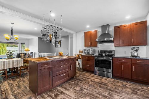 220 Lakeshore Drive, Chase, BC - Indoor Photo Showing Kitchen