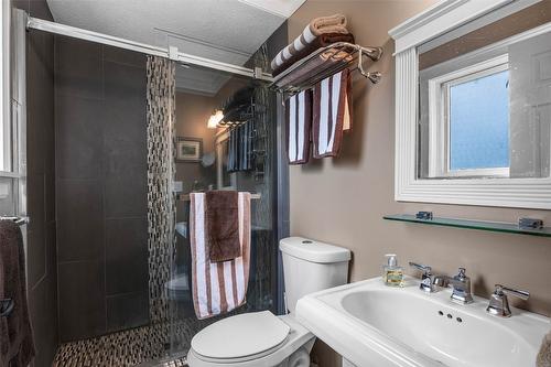 220 Lakeshore Drive, Chase, BC - Indoor Photo Showing Bathroom