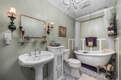 220 Lakeshore Drive, Chase, BC - Indoor Photo Showing Bathroom