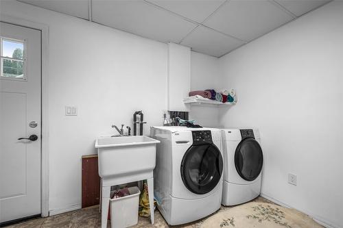 220 Lakeshore Drive, Chase, BC - Indoor Photo Showing Laundry Room