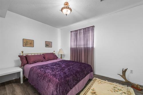 220 Lakeshore Drive, Chase, BC - Indoor Photo Showing Bedroom