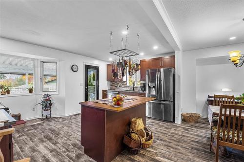 220 Lakeshore Drive, Chase, BC - Indoor