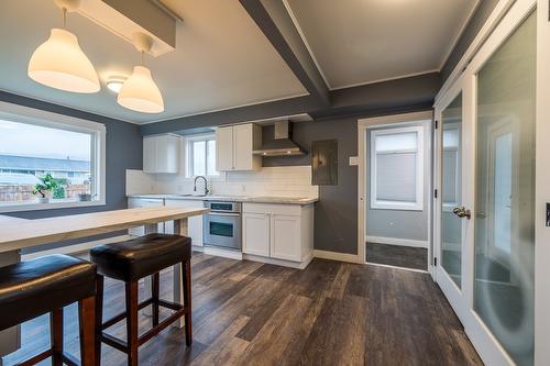 1036 Surrey Avenue, Kamloops, BC - Indoor Photo Showing Kitchen