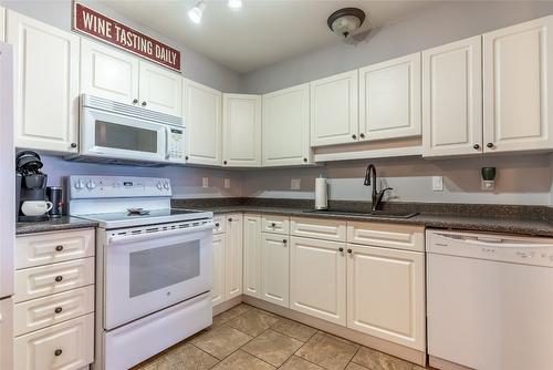 405-1120 Hugh Allan Drive, Kamloops, BC - Indoor Photo Showing Kitchen