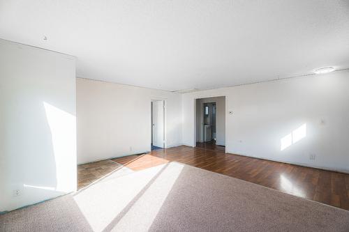 928 Sherbrooke Avenue, Kamloops, BC - Indoor Photo Showing Other Room