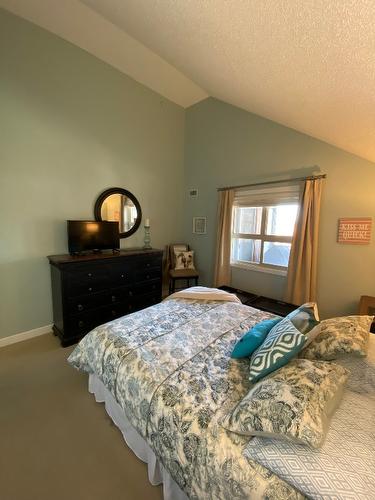 1416-205 Third Avenue, Invermere, BC - Indoor Photo Showing Bedroom