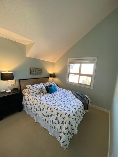 1416-205 Third Avenue, Invermere, BC - Indoor Photo Showing Bedroom