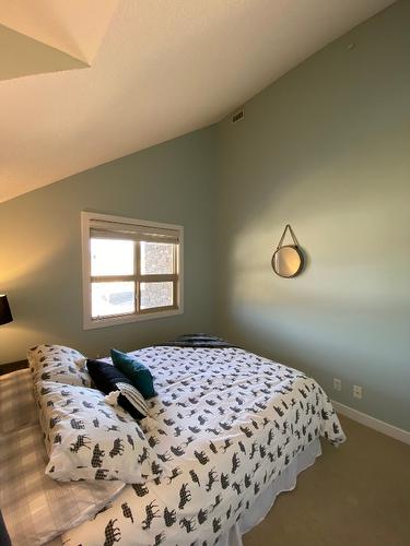 1416-205 Third Avenue, Invermere, BC - Indoor Photo Showing Bedroom