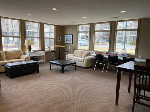 1416-205 Third Avenue, Invermere, BC - Indoor Photo Showing Living Room