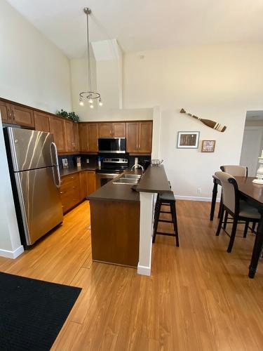 1416-205 Third Avenue, Invermere, BC - Indoor Photo Showing Kitchen With Double Sink